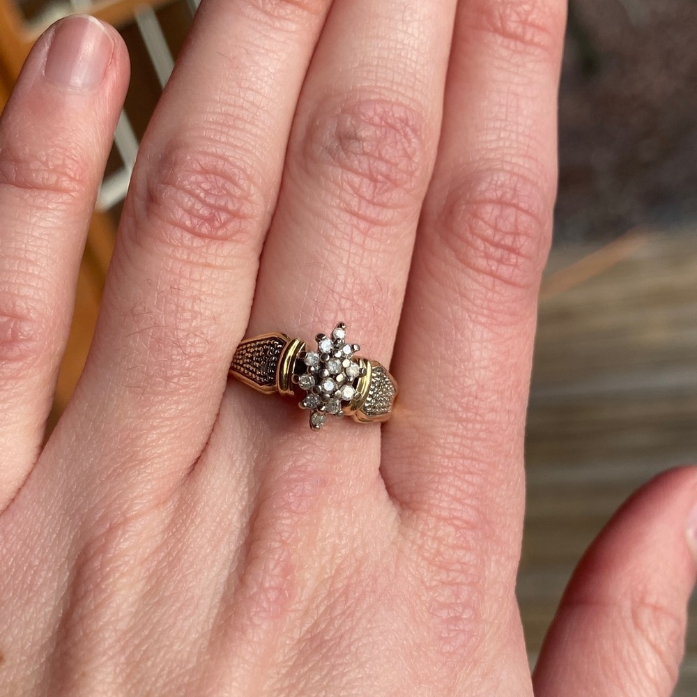 Estate 10k mixed metal gold, diamond  cluster ring